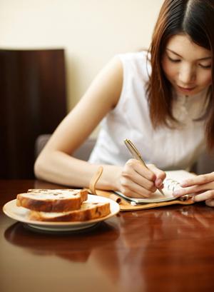 リフレクソロジーで全身ほぐし、角質除去